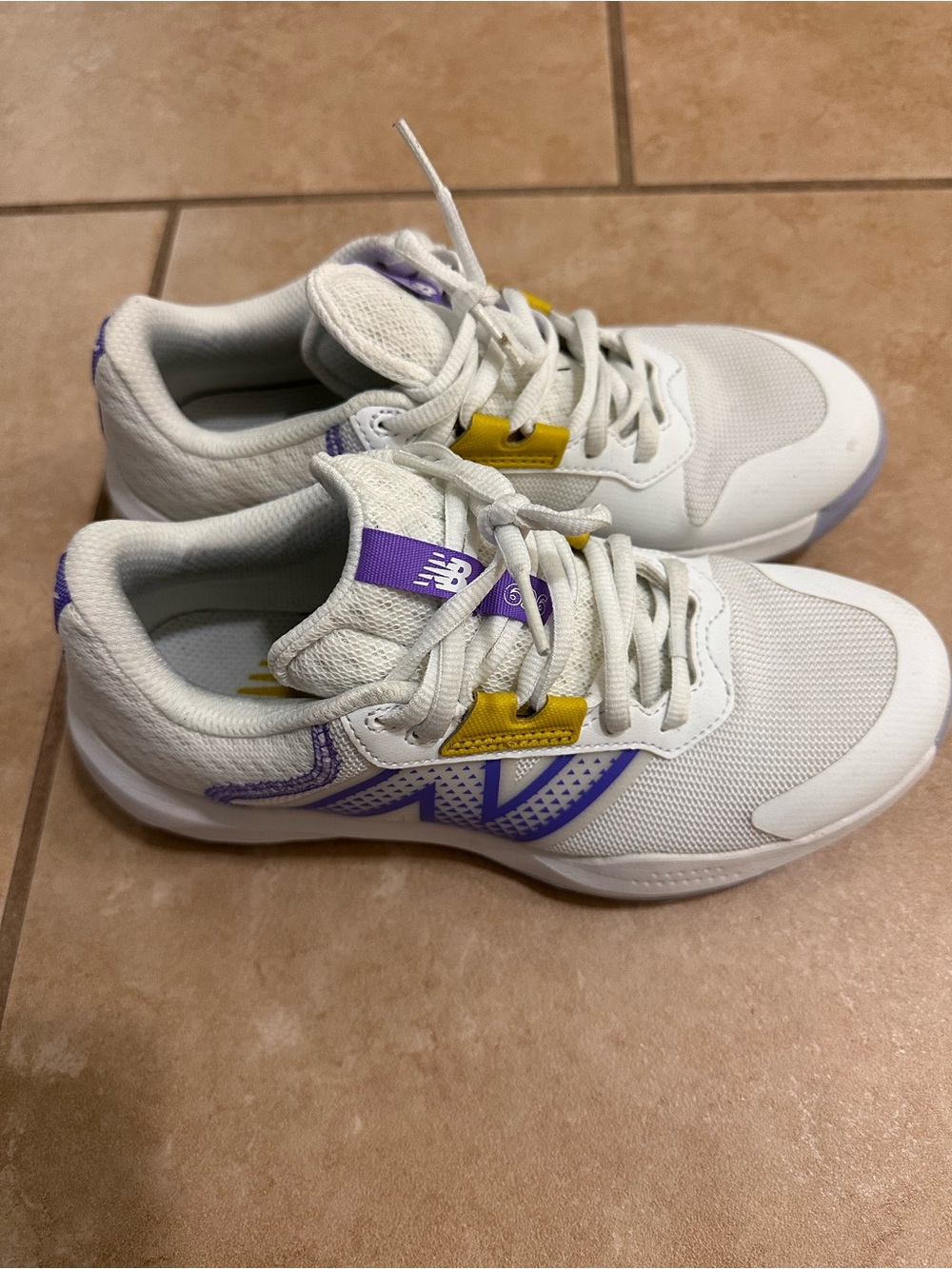 New Balance women’s tennis/pickle ball shoe- pre-owned